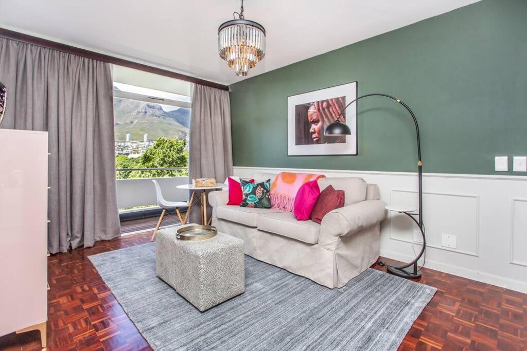 Lovely With Magnificent Views & Pool! Apartamento *