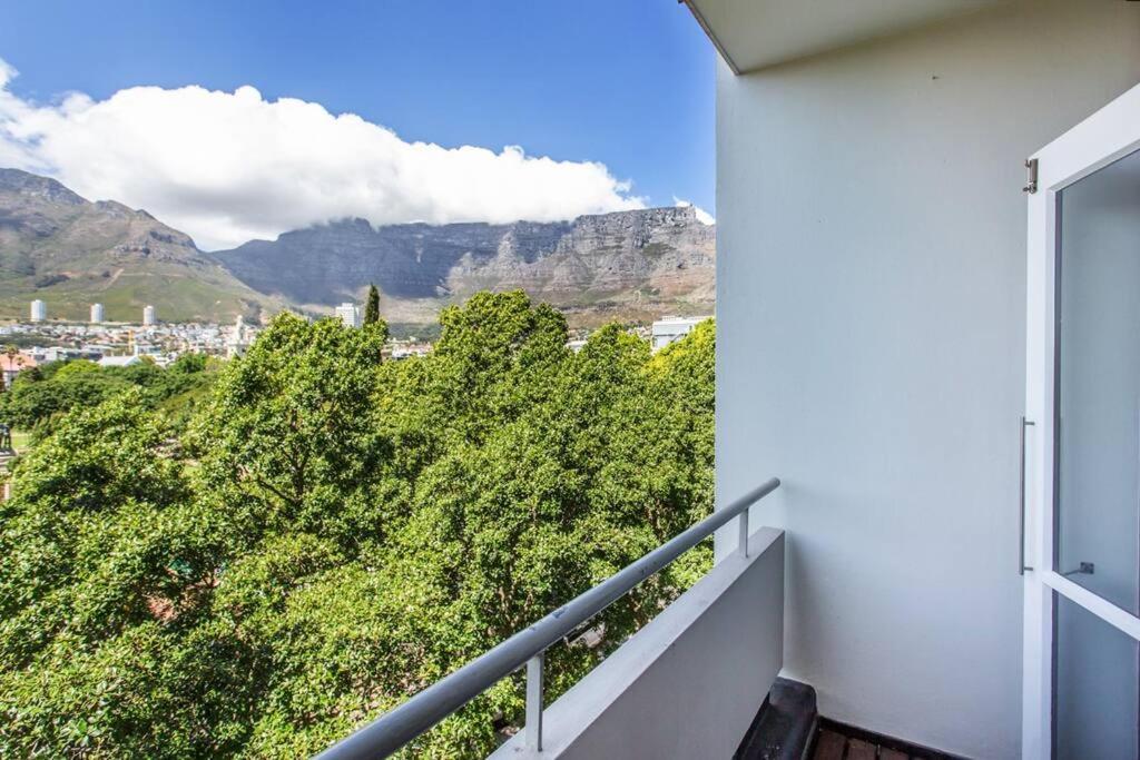 Lovely With Magnificent Views & Pool! Apartamento
