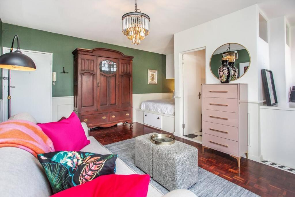 Apartamento Lovely With Magnificent Views & Pool!